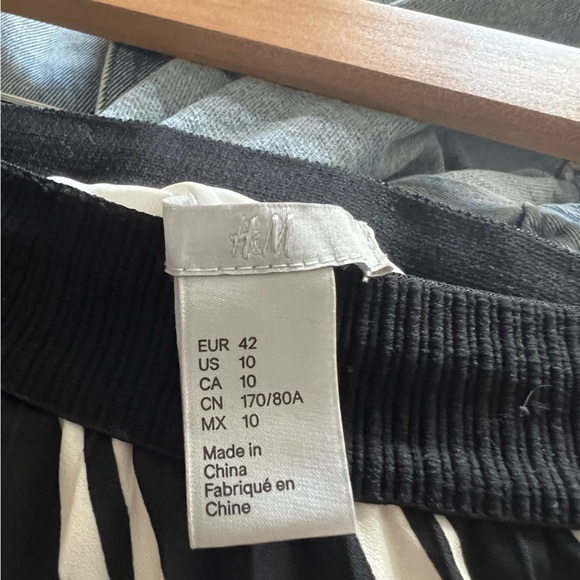 H&M Flowy Striped Elastic Waist Maxi Skirt - Picture 3 of 3